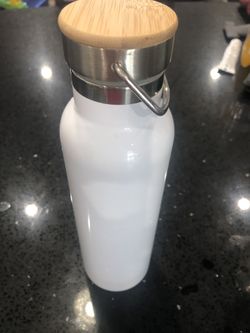 Stainless steel water bottle