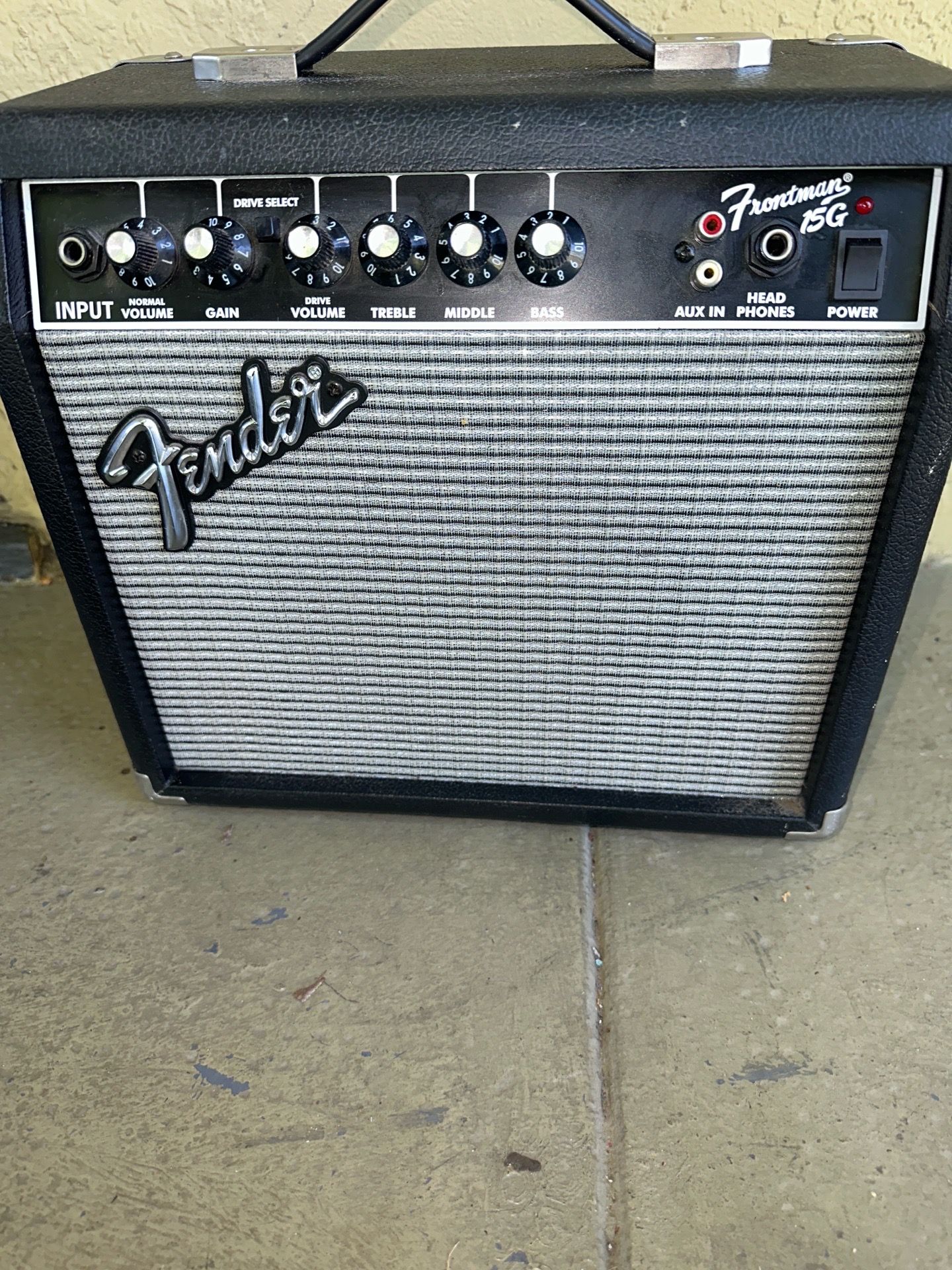 Fender Frontman 15G Guitar Amp – Clean & Loud Practice Amp