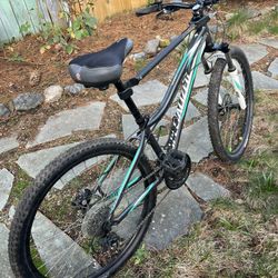 Specialized Myka Trail Aluminum Frame Disc Brakes Mountain Bike Suntour Womens