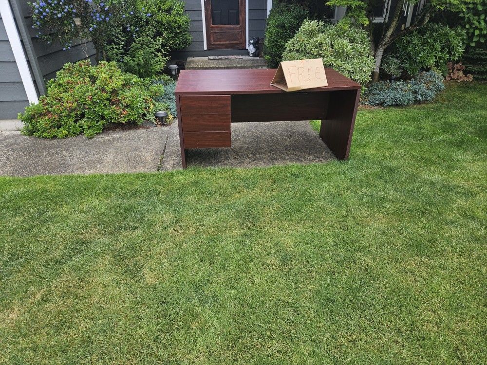 Free Desk 30x60