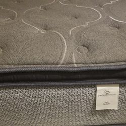 King Size Mattress & Bed Frame Like New!!!