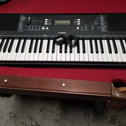 Yamaha Piano 61 Keys