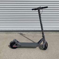 Electric Scooter Foldable 350W Motor 16 MPH 28 Mile Range 