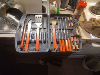 The selected region shows a portable 18-piece barbecue grilling tool set with wooden handles, packed inside a molded black plastic carrying case. Simi
