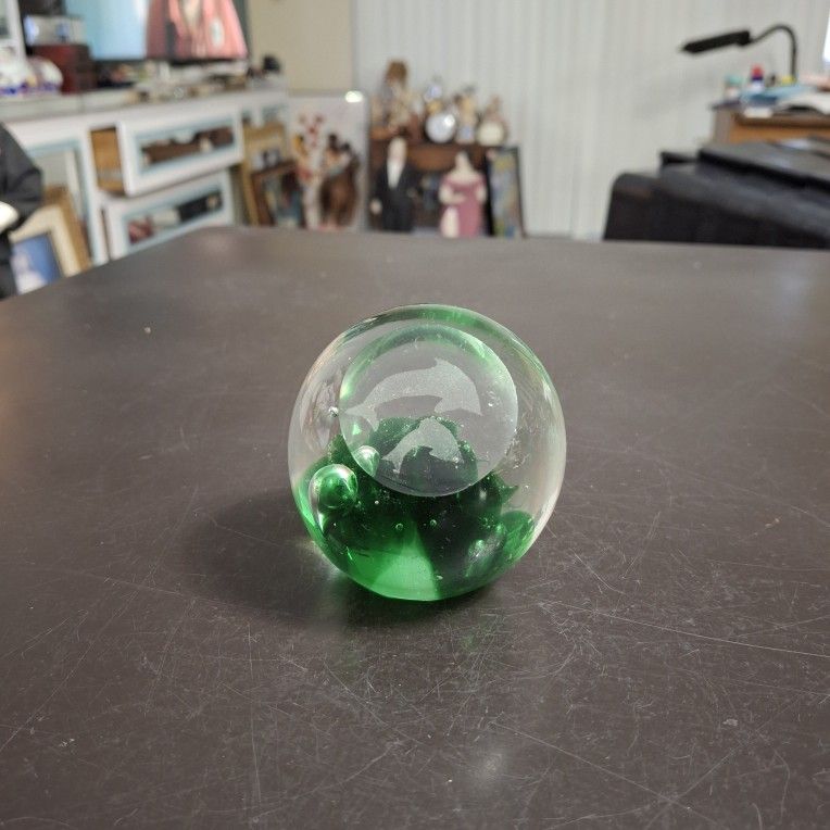 Vintage Controlled Bubble Emerald Green Art Glass Sphere Paperweight Etched Dolphins 2 3/4"