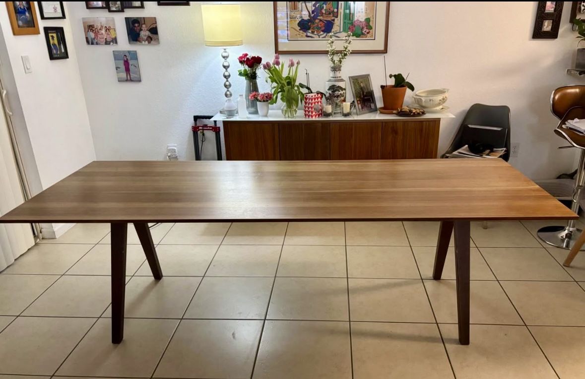 Dining Table Seats 8 People