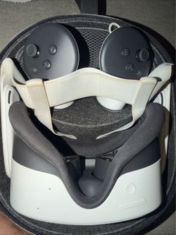 Oculus 3s with case