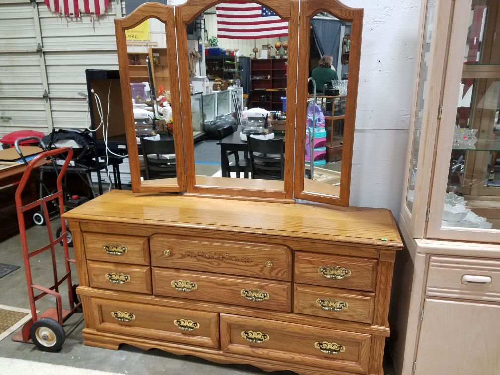 Broyhill Oak 9 Drawer Dresser with Trifold Mirror