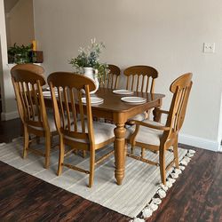 Dining Table And 6 Chair 