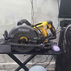 Dewalt 60v. DCS577 Worm Drive Saw