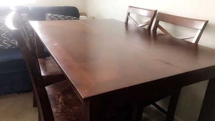 Table with 4 chairs , expandable