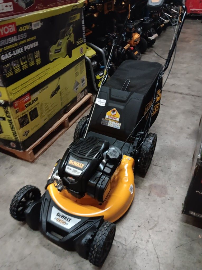 DeWalt 21 163cc Briggs and Stratton 725Exi Engine Rear Wheel