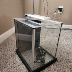 2.5 Gallon Fish Tank