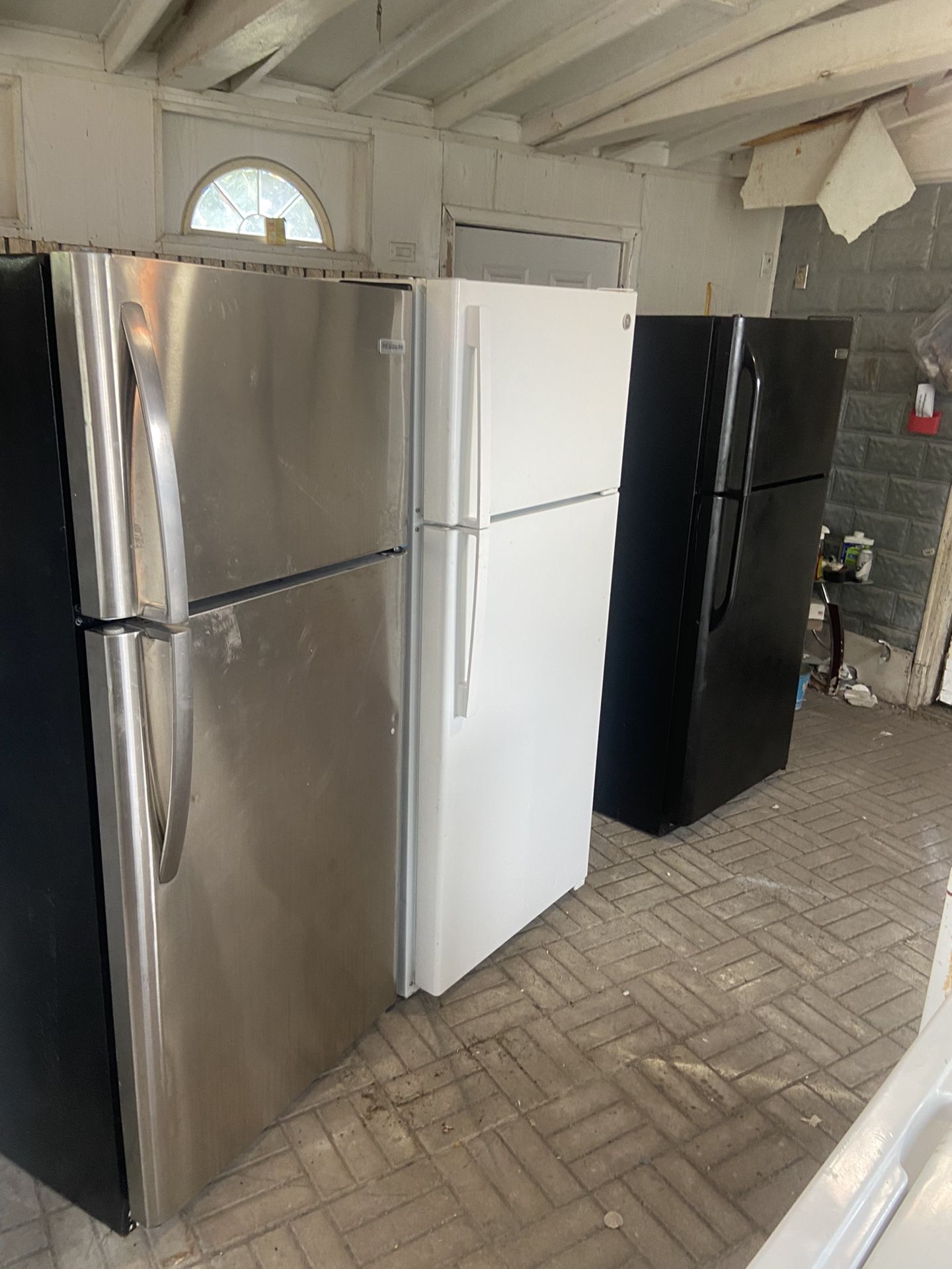EXCELLENT  RUNNING  FRIDGES  SOLD SEPARATELY. PRICES START OUT AT $275 & UP.  ALL RUN LIKE NEW ! 18 Cu ft. ONES. THEY BEEN CLEANED IN & OUT. ALSO HAVE