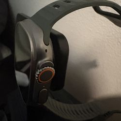 Apple Watch Ultra 2 (49mm) Titanium – Excellent Condition – Extra Bands Included