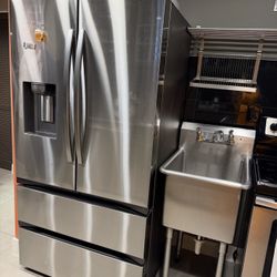 Samsung 4-door French door refrigerator in stainless steel.  