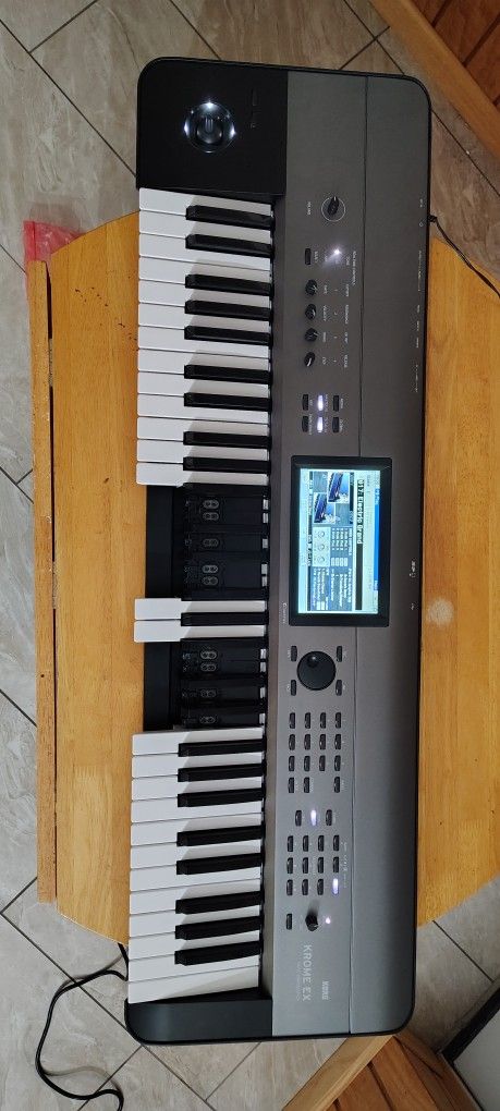 🎹 Korg Krome EX 61 – Needs Key Fix – w/ Hard Case – $500 OBO