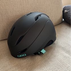 Giro ski Helmet, Adult small - Almost New 