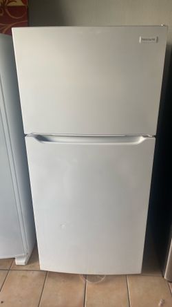 FRIGIDAIRE ALMOST NEW 30”