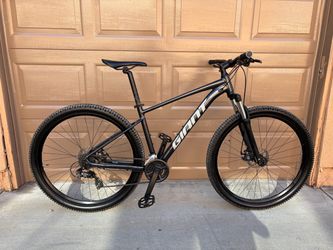 Giant Talon 4 Mountain Bike – Excellent / Like-New Condition (29" Wheels)