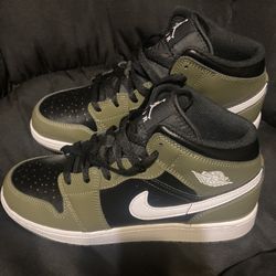 Jordan Retro 1’s Olive Kids size 7 