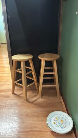 Mini bar stool for peninsula