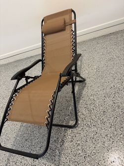 2 zero gravity chairs