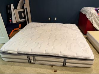 California king mattress with base Free