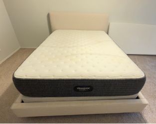 Queen mattress + Plataform bed + box spring