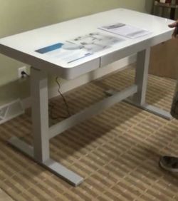 Sit/stand desk motorized glass top