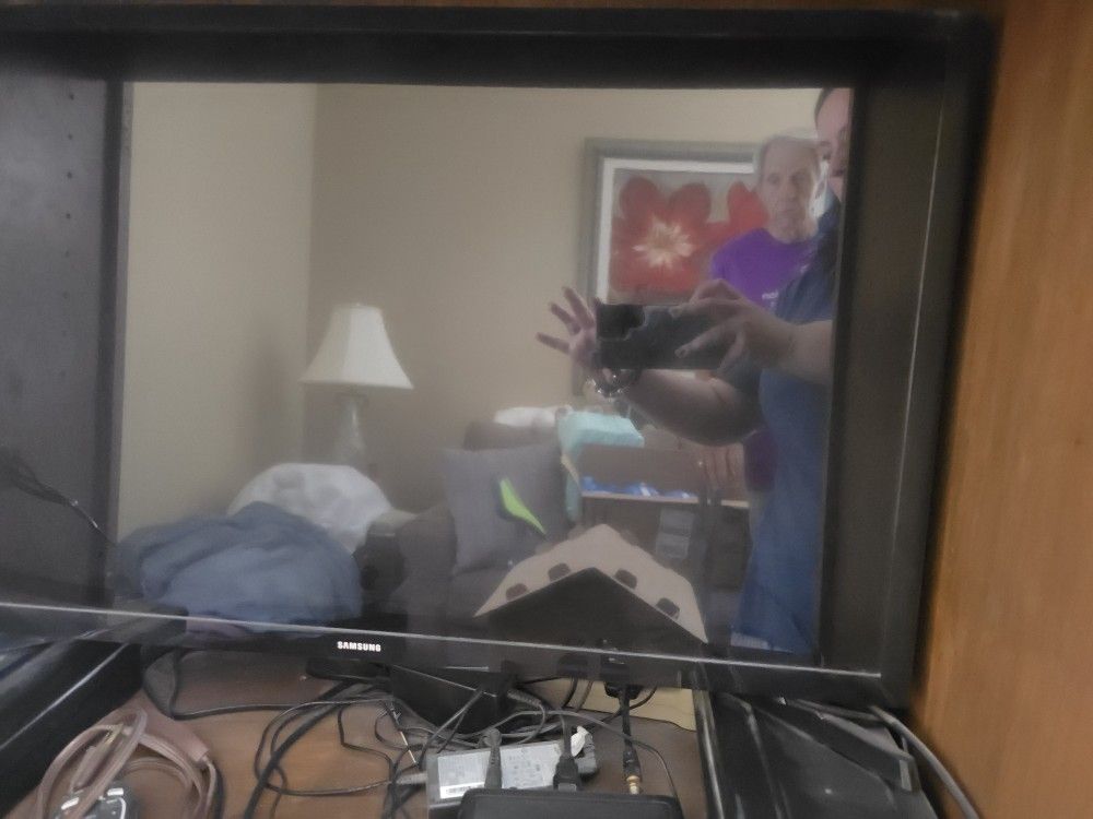 32 Inch Samsung Smart TV With Remote