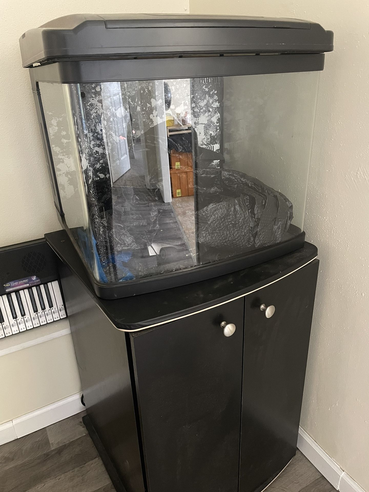 Aquarium/terrarium/lizardtank + Storage