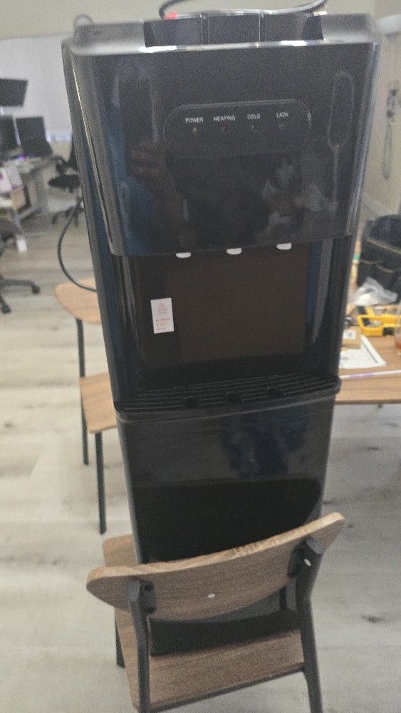 Free Water Dispenser