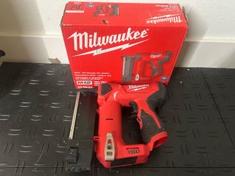 Milwaukee M12 12-Volt 23-Gauge Lithium-Ion Cordless Pin Nailer (Tool-Only)