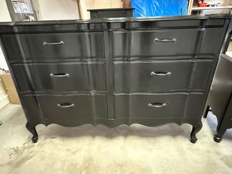 Refinished 3-Piece Bedroom Set – Dresser + Matching Nightstands