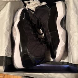 Jordan 11 “Spacejam” 