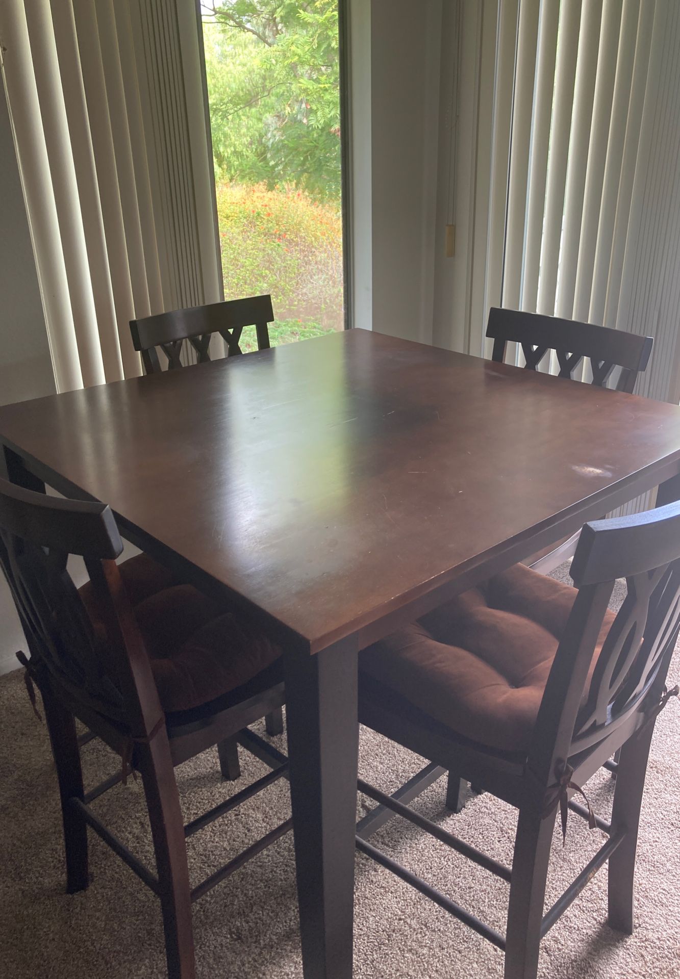 Tall table/4 chairs