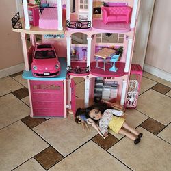 DREAM BARBIE HOUSE ALL ACCESSORIES YOU SEEN IN THE PICTURE INCLUDING NICE AND CLEAN 3 DOLLS CAR BARBIE FOR ANY QUESTION TEXT ME PLEASE