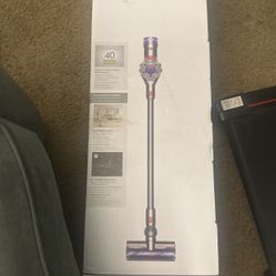 Dyson V8 Vacuum NEW (OPEN BOX/SLIGHTLY DAMAGED)