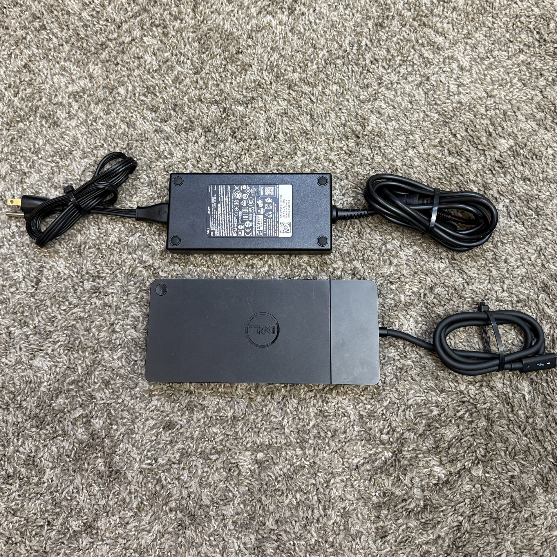 Dell WD22TB4 Thunderbolt 4 USB C docking station for PC Mac Desktops and laptops. Comes with 180w power adapter for fast charging. Good condition.