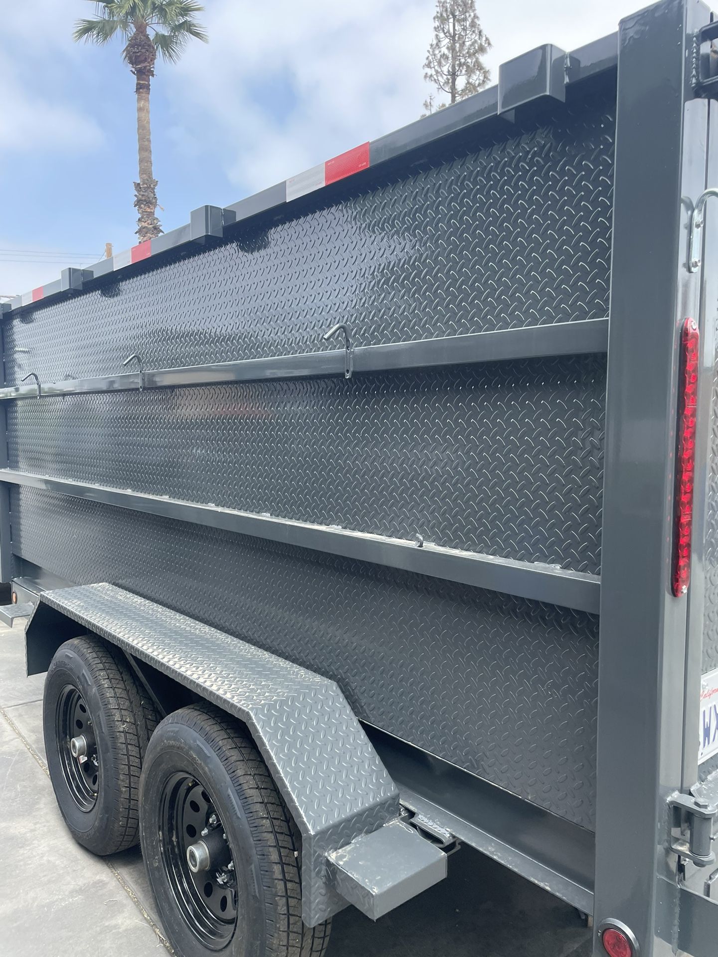Scissor Lift Dump Trailer