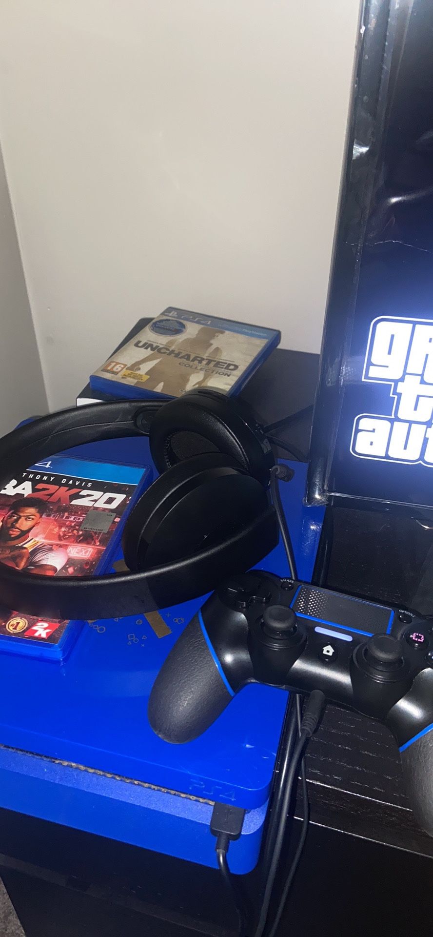 Ps4, controller, headset, fifa 20 , nba 2k20, gta v