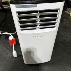 Portable Room Air Conditioner with Dehumidifier Mode 8,000 BTU (ASHRAE) / 5,500 BTU (DOE)