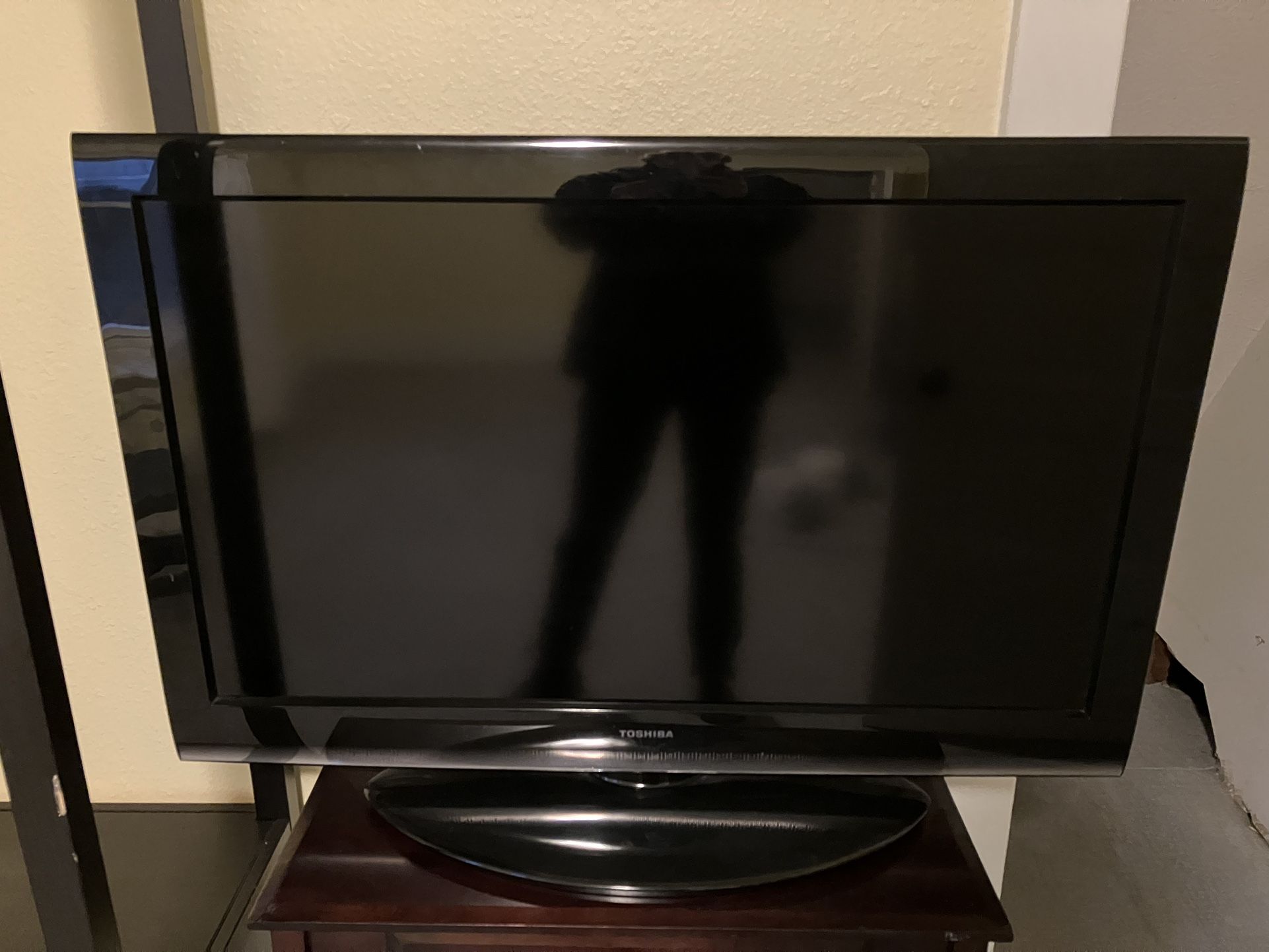 Toshiba 40” TV & Chromecast