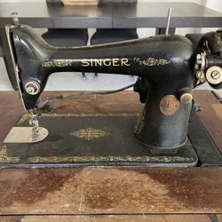 1929 Singer Sewing Machine And Table