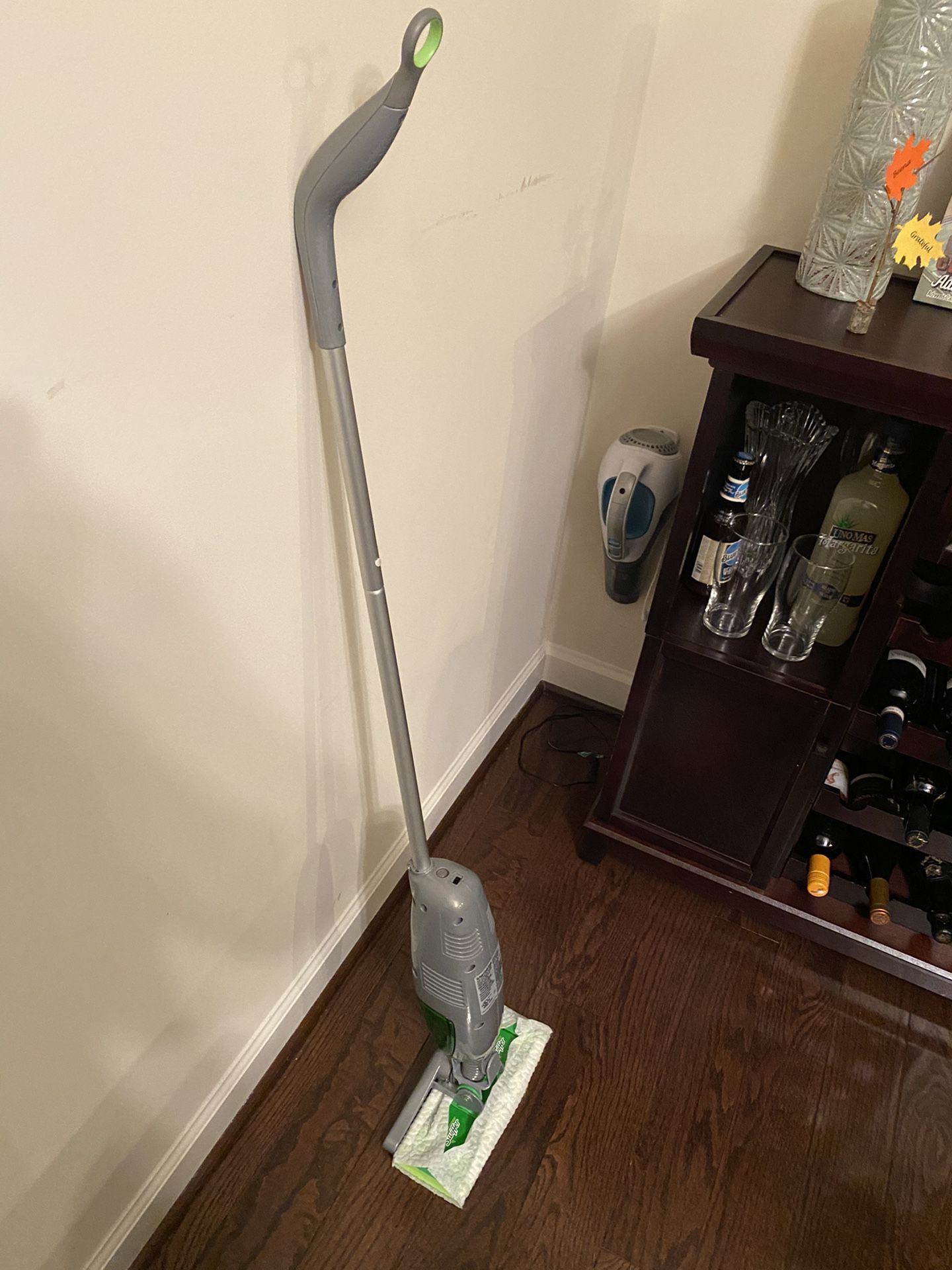 Swiffer Sweep and Vac Vacuum Cleaner for Floor Cleaning, Includes: 1 Rechargable Vacuum, 8 Dry Pads, 1 Charger
