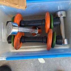 2-5lb & 2- Adjustable -1&2 Pound Weights With Bar