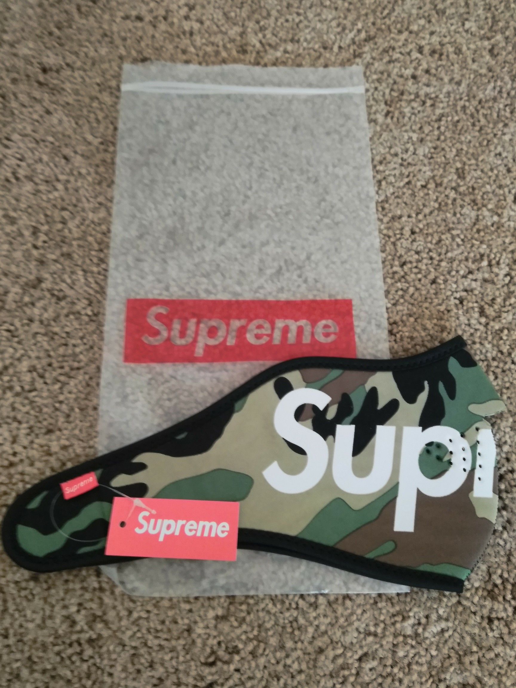 SUPREME FaceMask (Camo)