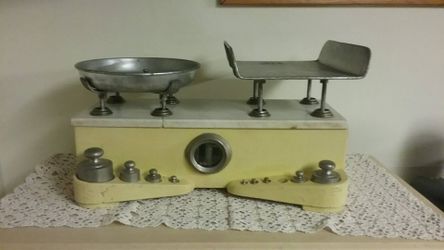 Vintage P. Cinque Chilog  Scale  & Weights