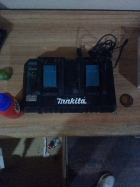 Makita Charger 